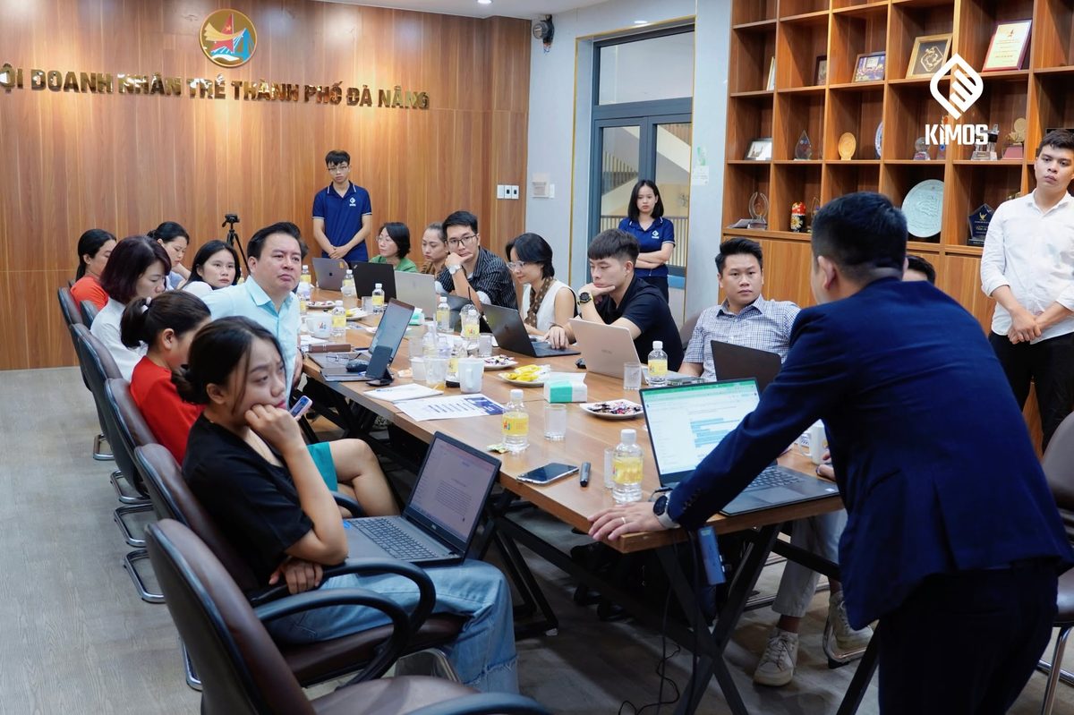 Học viên thực hành tại lớp KIMOS
